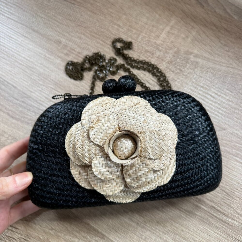 New Serpui Mia Flower Bun Clutch Crossbody Bag Woven Black Cream